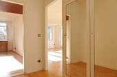 Diele mit Spiegelschrank - 