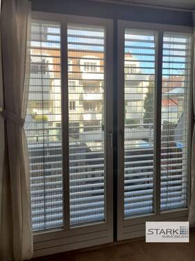 Blick zum Innenhof vom Schlafzimmer.jpg - 