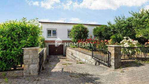 Außenansicht 1 - Bungalow mit Kamin, Wintergarten und großem Grundstück