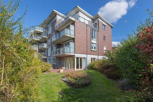 Hausansicht WHG Erdgeschoss - Großzügige 4-Zimmer-Erdgeschosswohnung mit Terrasse und TG-Stellplatz in ruhiger Lage von Rendsburg