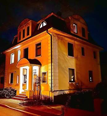Wohnhaus Straßenseite (Beleuchtung) - WOHNEN AM NECKAR! Historisches Juwel - derzeit als Studentenhaus - für Liebhaber und Individualisten in ruhiger Top-Lage!
