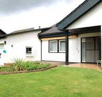 Gemütlicher Bungalow mit drei Garagen und herrlichem Garten Denkendorf Gelbelsee