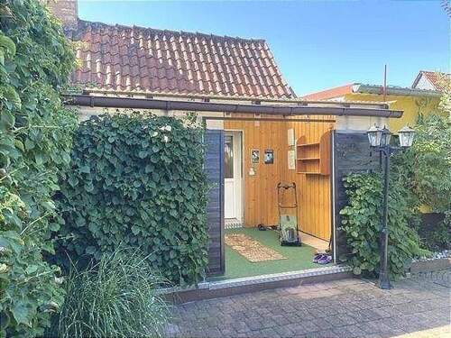 überdachte Terrasse mit Schiebetüren - 