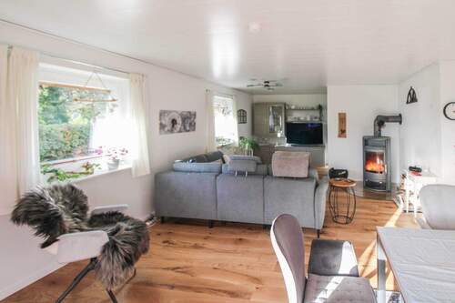 großzügiger Wohn- Essbereich - 