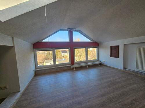 Wohnzimmer - 2-Raum-Wohnung mit Einbauküche in Seenähe