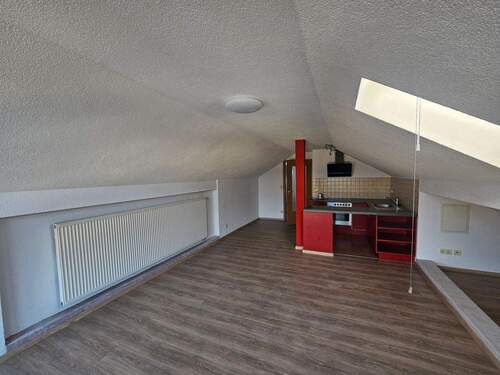 Wohnzimmer mit Küchenbereich - Etagenwohnung mit 44,00 m&sup2; in Senftenberg zur Miete