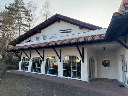 Aussenansicht - Wohn- und Geschäftshaus mit großzügigem Grundstück in Vellmar