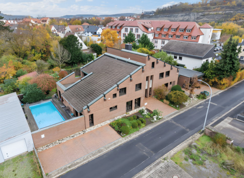 Gesamtansicht von der Straße - 1 Zimmer Mehrfamilienhaus, Wohnhaus in Würzburg