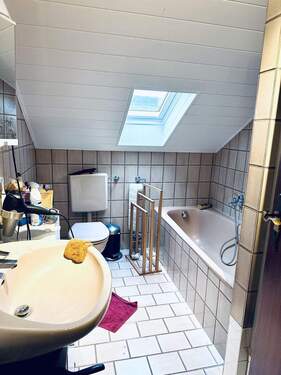 Bad 1/2 - 3 Zimmer Etagenwohnung in Bruchmühlbach-Miesau