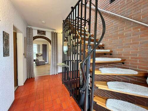 Flur - Einfamilienhaus mit 141,00 m&sup2; in Stuhr zum Kaufen