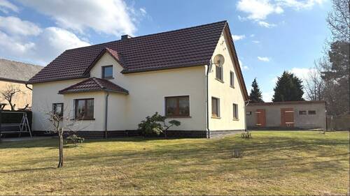 Front- und Seitenansicht - 4 Zimmer Einfamilienhaus zum Kaufen in Herrnhut