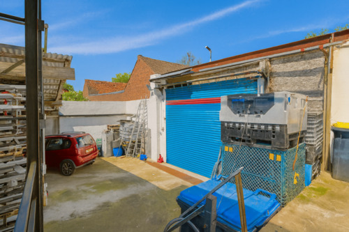 Innenhof mit Rolltor - 