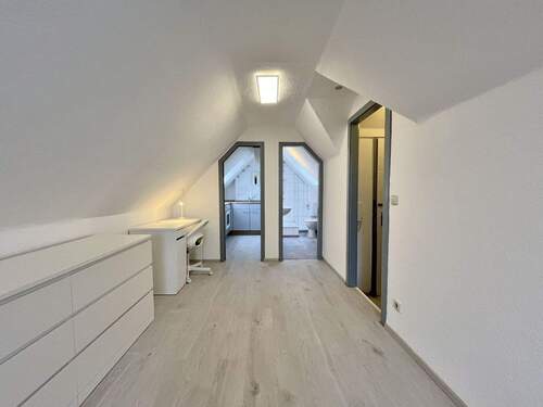 Blick zur Küche und Bad - 