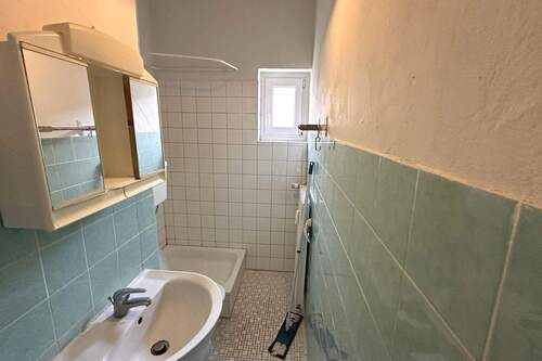 Duschbad - Etagenwohnung mit 38,00 m&sup2; in Lübeck zum Kaufen