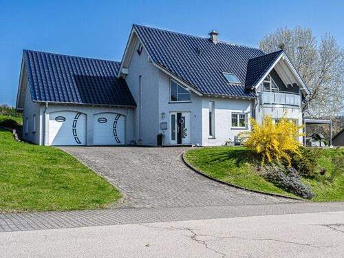 Vorderansicht - Haus in Mettendorf - 570.000,00&nbsp;EUR Kaufpreis, ca.&nbsp; 222,00&nbsp;m&sup2;&nbsp;Wohnfl&auml;che