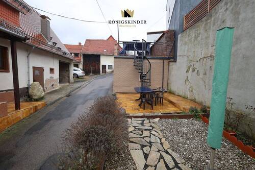 gegenüber: der... - 