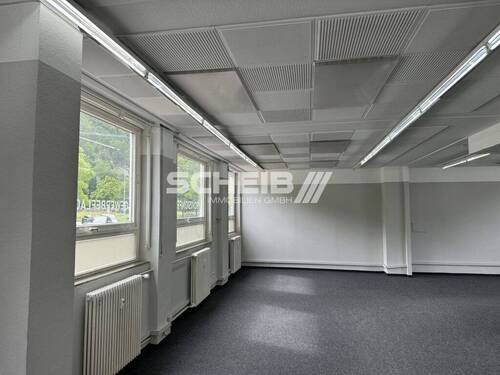 großzügige Fläche - Ihre Büro- oder Praxisfläche zum Durchstarten!