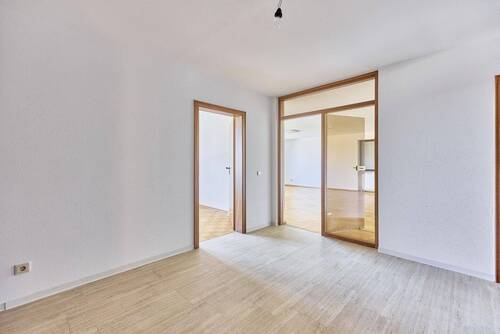 Eingangsbereich Erdgeschoss - 1 Zimmer Mehrfamilienhaus, Wohnhaus in Weisenheim am Berg