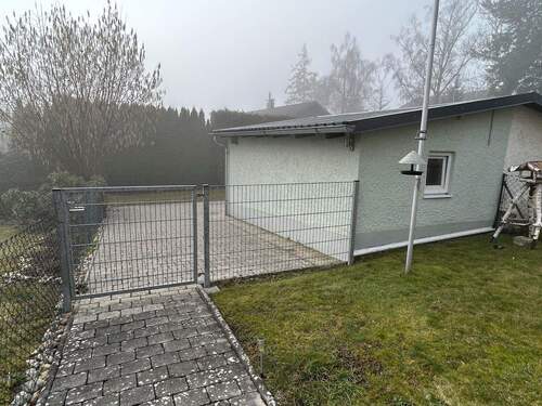 Garage und Stellplatz - 