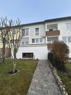 Terrasse mit Rolladen - 6 Zimmer Reihenmittelhaus zur Miete in Pfarrkirchen