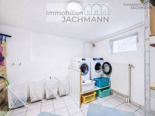 Hauswirtschaftsraum mit Waschmaschinenanschluss KG - 