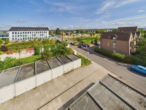 Ansicht Garagenhof von Küchenfenster - 