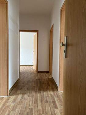 Flur - 3 Zimmer Etagenwohnung zur Miete in Halle