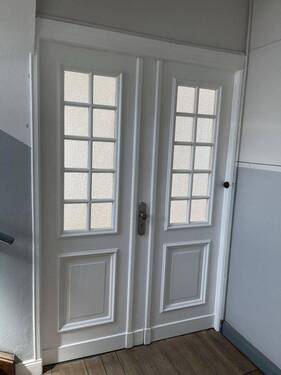 Wohnungseingang - Charmante 2-Zi.-Altbauwohnung, frisch renoviert und mit Balkon