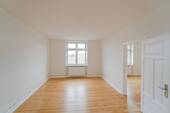 Zimmer 1 - 2 Zimmer Etagenwohnung zum Kaufen in Lübeck
