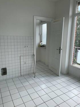Küche mit Vorratskammer - 