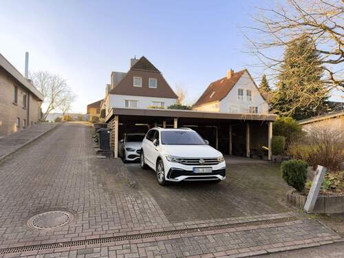 Der linke Stellplatz im Carport gehört zum Haus..jpg - 