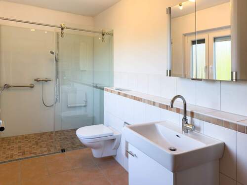 Ebenerdiges Bad en suite - Erdgeschoss.jpg - 