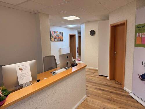 Bild 1 - Attraktive Praxisfläche mit 135 m² -Ideal für Ärzte, Therapeuten oder Dienstl. im Gesundheitsbereich