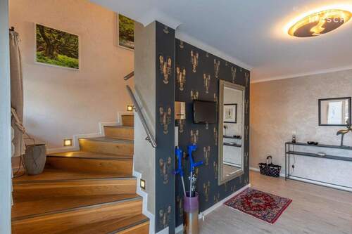 Treppenhaus ins DG / Diele - 