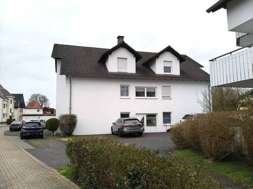 Vorderansicht - Lichtdurchflutetes Erdgeschosswohnen mit Südwestbalkon und Stadtnähe in Holzminden