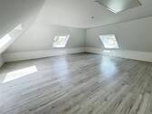 Lichtdurchflutetes Atelier im DG - 