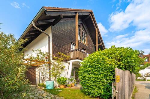 Ansicht - Einziehen und Wohlfühlen: Familienfreundliche Doppelhaushälfte in Waldperlach