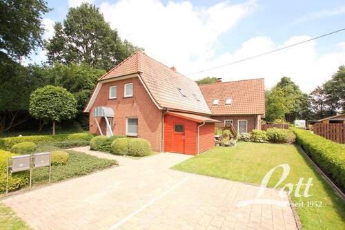 Straßenansicht - Mehrfamilienhaus, Wohnhaus mit 236,60 m&sup2; in Apen / Augustfehn zum Kaufen