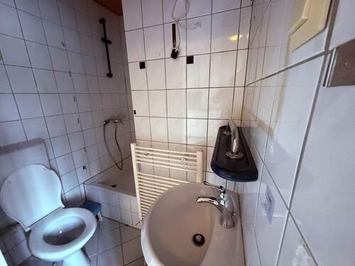 Bad EG - 6 Zimmer Mehrfamilienhaus, Wohnhaus in Alpen