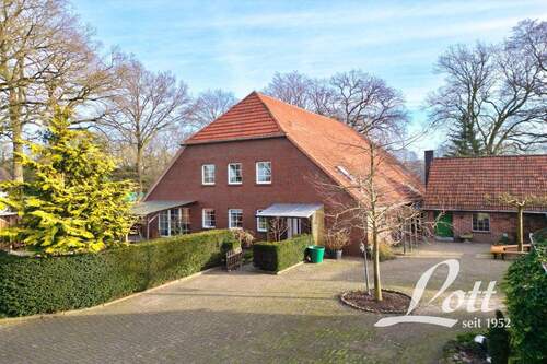 Innenhof - Einfamilienhaus mit 305,60 m&sup2; in Bad Zwischenahn / Dänikhorst zum Kaufen