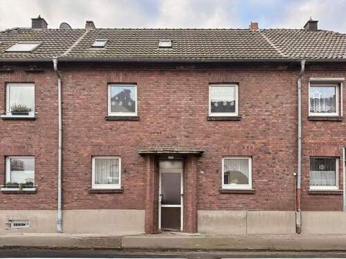 Hausfront - Solides Einfamilienhaus mit Entwicklungspotenzial