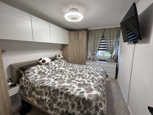 Schlafen - 1 Zimmer Mehrfamilienhaus, Wohnhaus in Offenheim