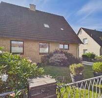 Gepflegtes Einfamilienhaus mit großem Garten, Balkon, Terrasse, Garage inkl. Ausbaureserve in Lübeck - Lübeck / Kücknitz