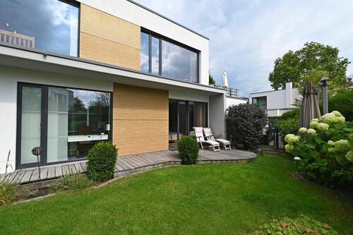 Gartenansicht - Love this Look :) Doppelhaushälfte mit Garage & Stellplatz in Top-Styling & -Lage in Kettwig