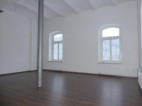 Wohnzimmer - Großzügige und schöne 4-Zimmer-Erdgeschosswohnung in zentrumsnaher Wohnlage von Rudolstadt