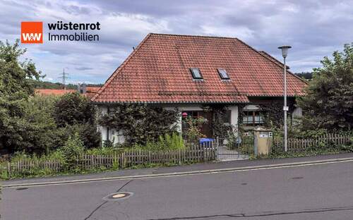 Bild 1 - Repräsentatives Mehrfamilienwohnhaus mit ca. 470 m² Wohnfläche