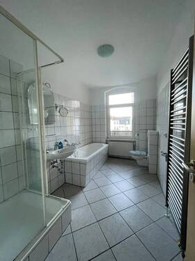 Bad - Etagenwohnung mit 86,60 m&sup2; in Plauen zur Miete