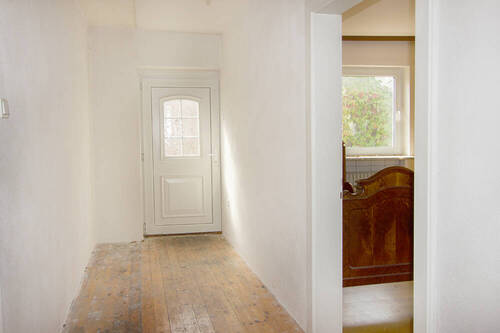 OG1 Flur Blick Richtung Balkon - 