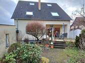 Terrasse und Garten - Freistehendes Wohnhaus mit ELW, Nähe Peifferwald, mit Garten, Gartenteich und großes Gartenhaus, in ruhiger Lage von Rohrbach, Waldrandlage