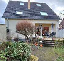 Freistehendes Wohnhaus mit ELW, Nähe Peifferwald, mit Garten, Gartenteich und großes Gartenhaus, in ruhiger Lage von Rohrbach, Waldrandlage - Sankt Ingbert